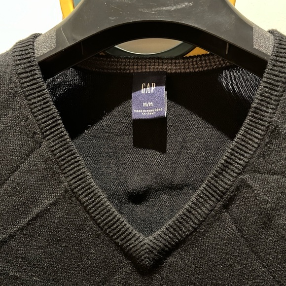 Gap V neck sweater - Picture 2 of 3